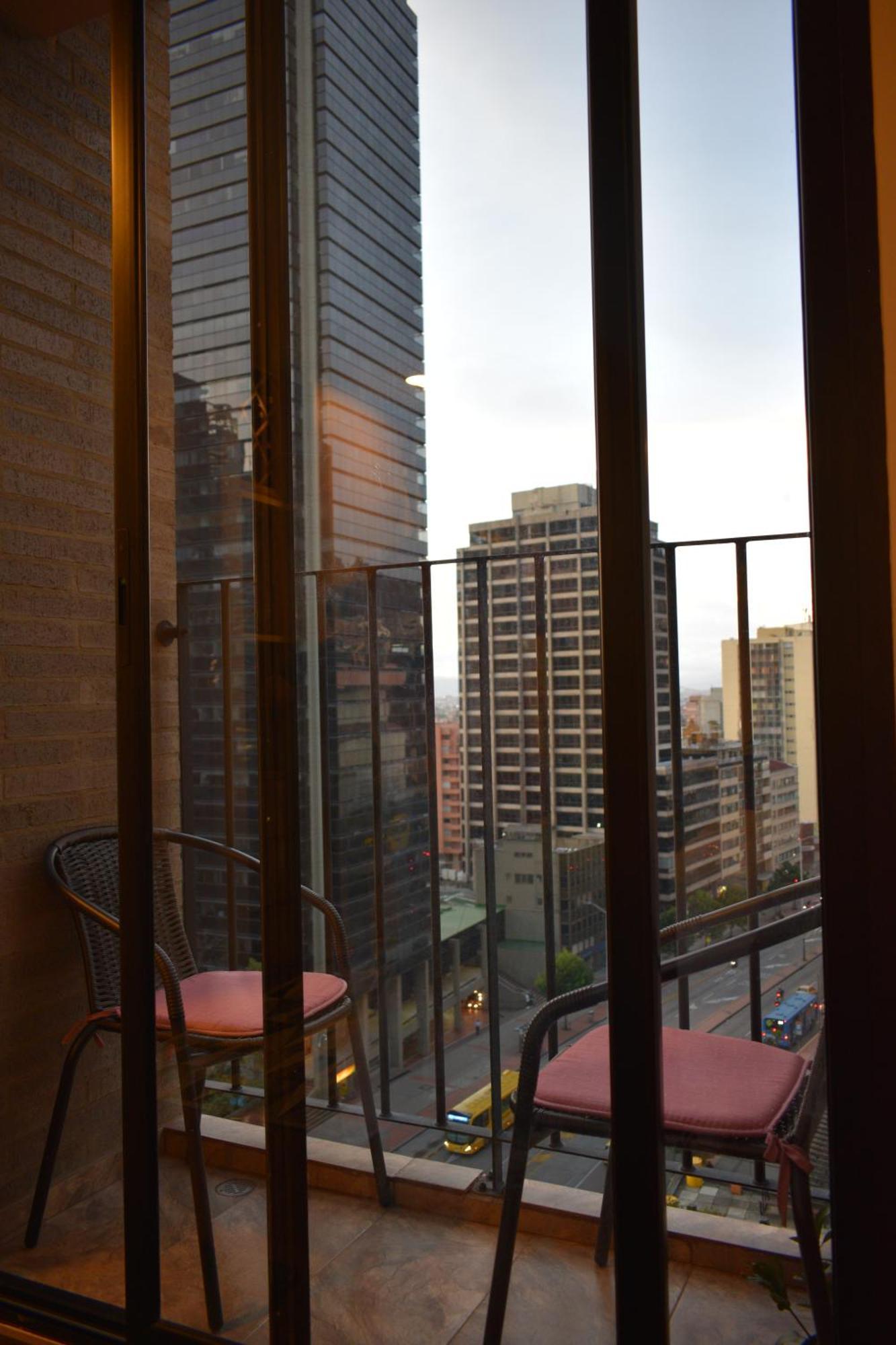 Toscano S Aparta Estudio Hospedaje Amoblado Torre 2 Equilibrium Bogota Buitenkant foto